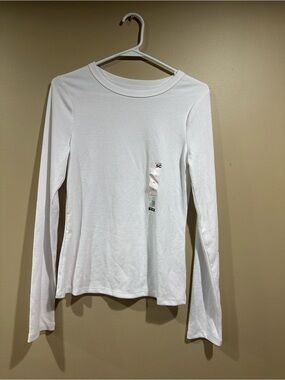 SO Women's White Long Sleeve Crewneck Top